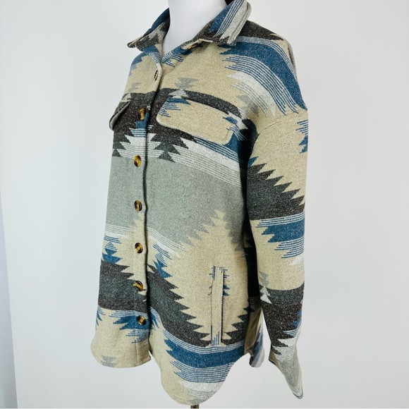 Jess Crum by Hazel and Olive Blue Tan Aztec Pattern Shacket Size Medium - Picture 6 of 8